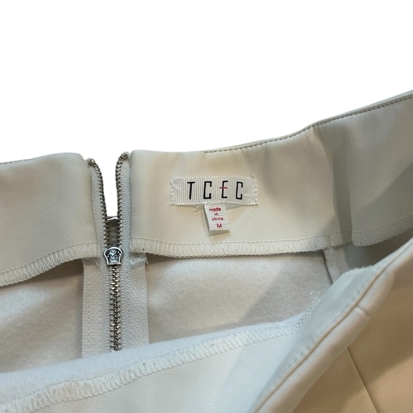 TCEC Cream Faux Leather Mini Skirt With Side Slit - Picture 5 of 9